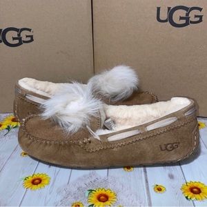 UGG DAKOTA POM POM